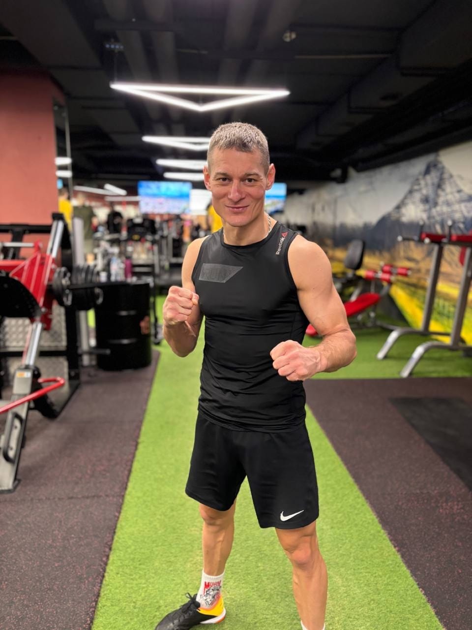 Андрей Кулебин в тренировочном зале IRON FITNESS